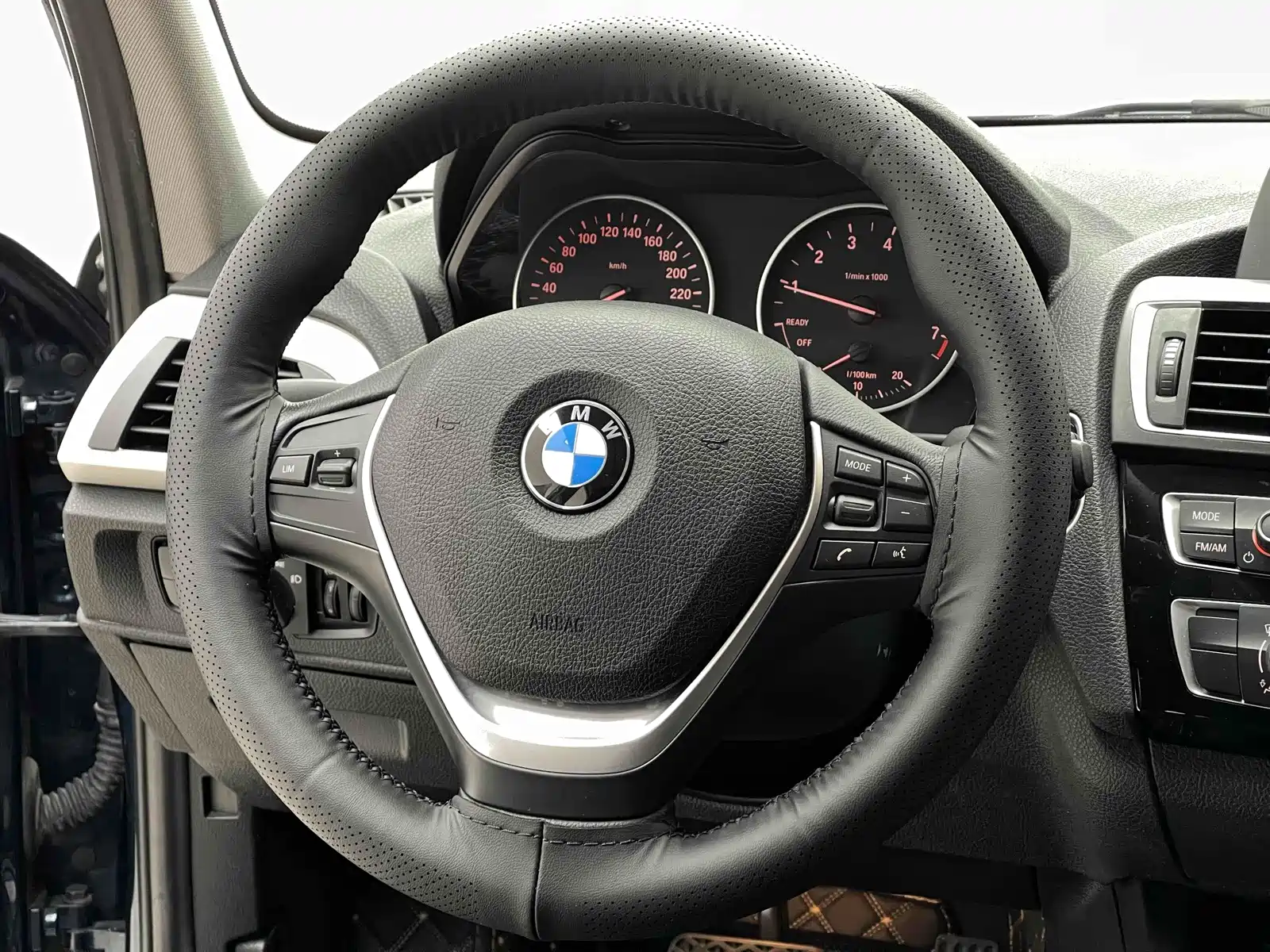 Photo 7 - BMW 1 Series (Import)