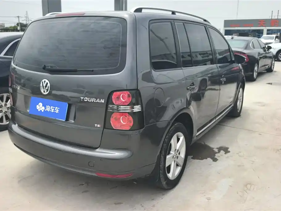 Volkswagen Touran 2015 1.4T Manual Comfort Edition 5-seater фото 3