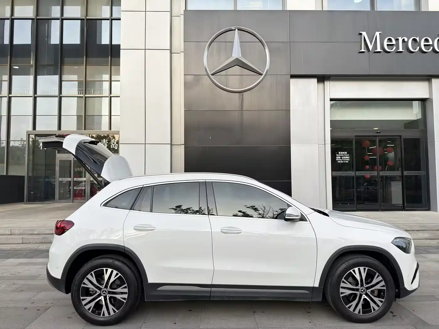 MERCEDES-BENZ GLA