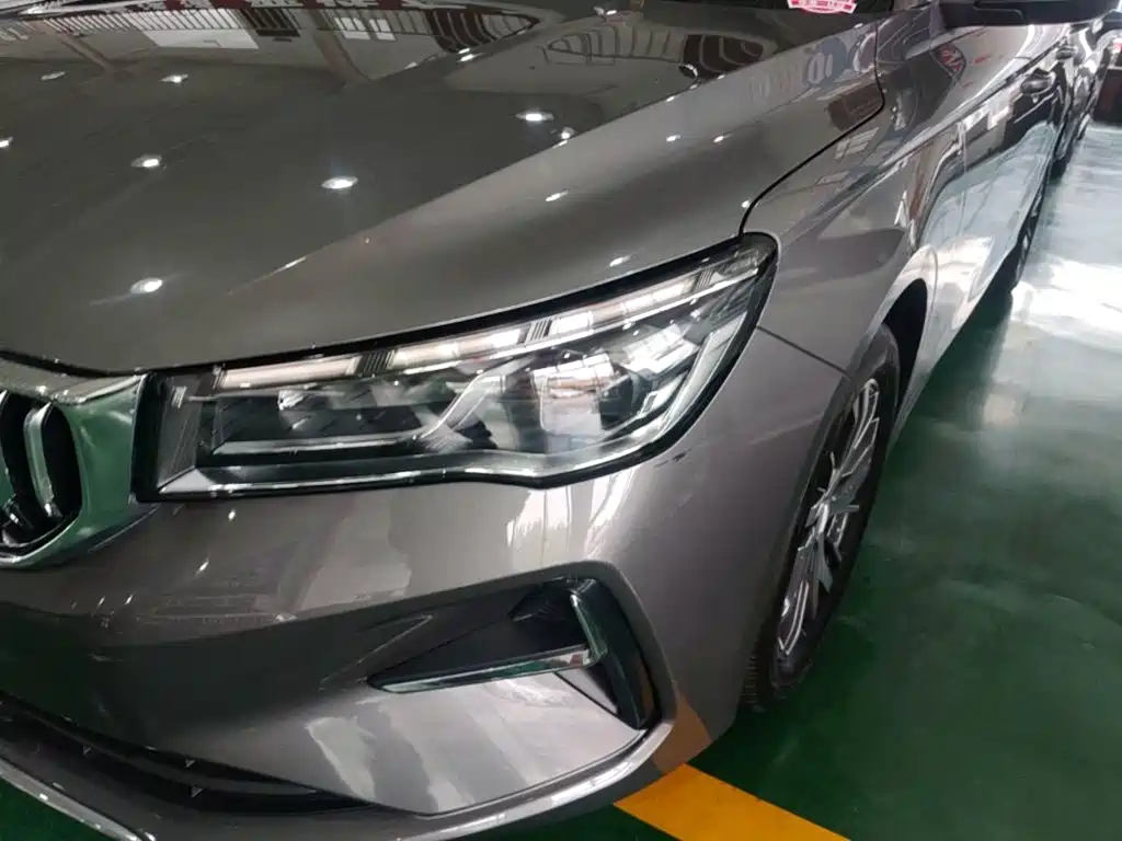 Фото 24 - Geely Emgrand