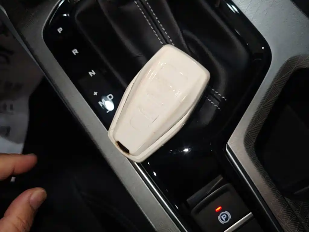 Фото 9 - Geely Emgrand