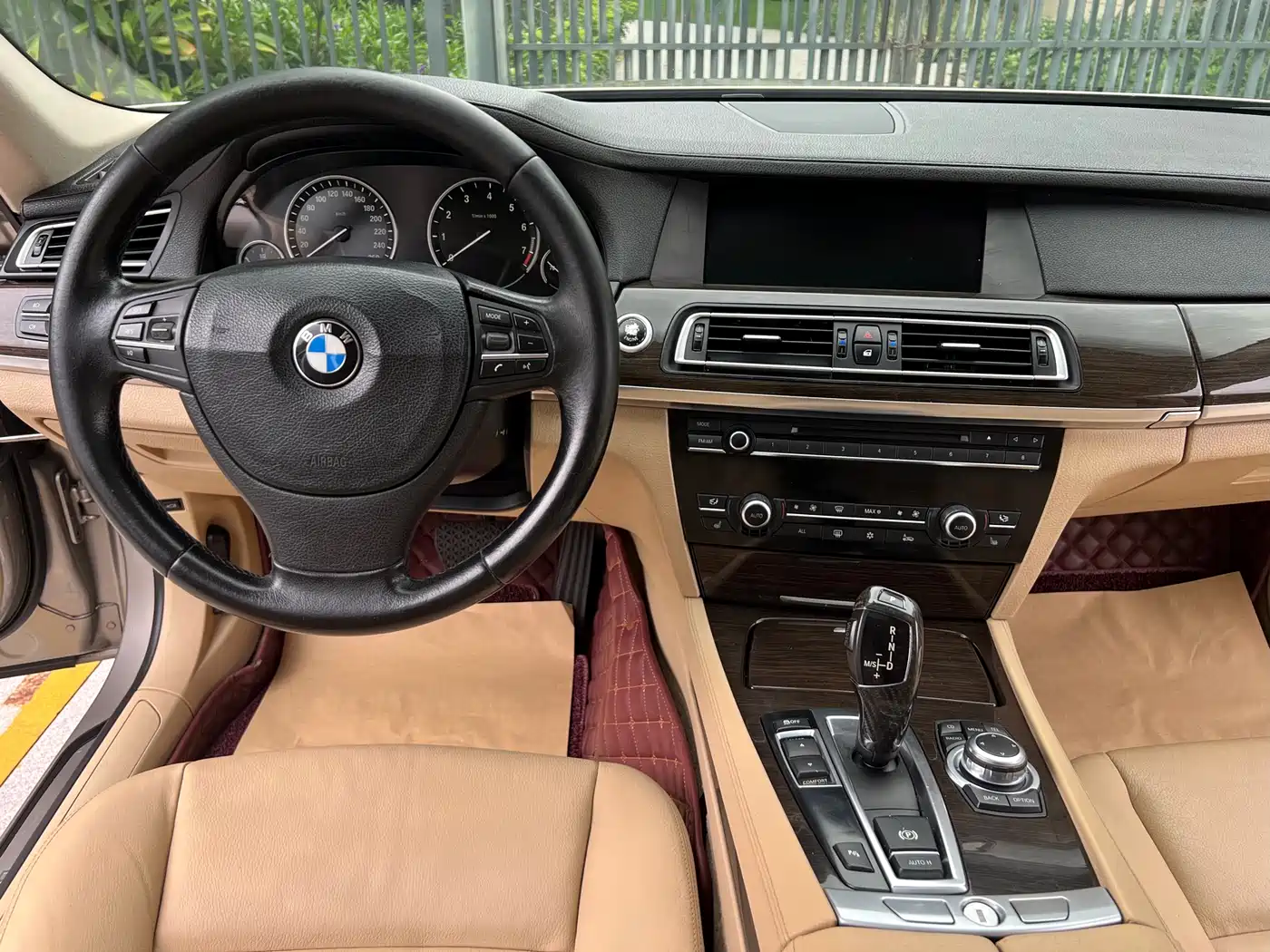 BMW 7 Series 2009 Model 740Li Leading Edition фото 12