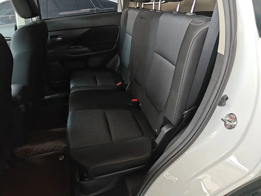 Mitsubishi Outlander 2021 2020 2.0L 2WD Comfort 5-seater