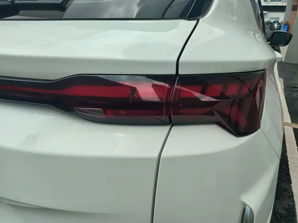 Фото 8 - Geely Coolray