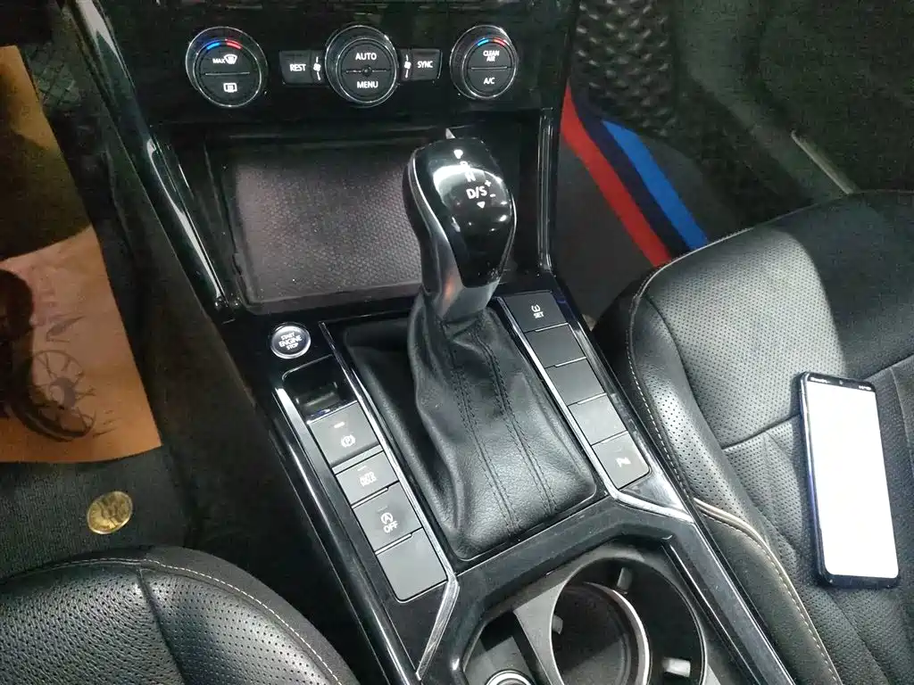 Volkswagen Passat 2019 330TSI Luxury Edition China VI фото 14