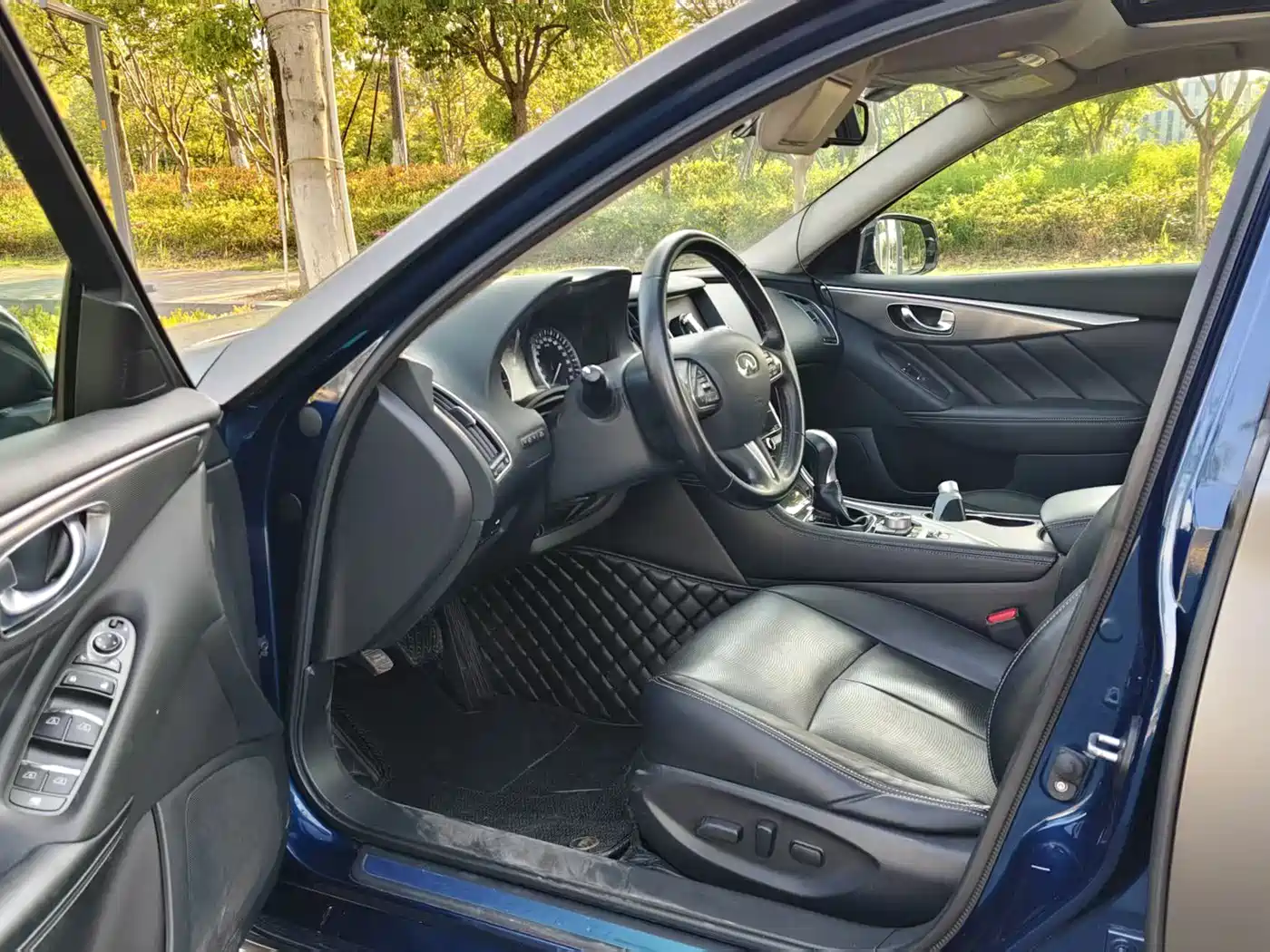 Фото 4 - Infiniti Q50L