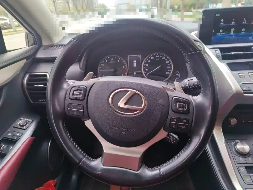 Фото 3 - Lexus NX