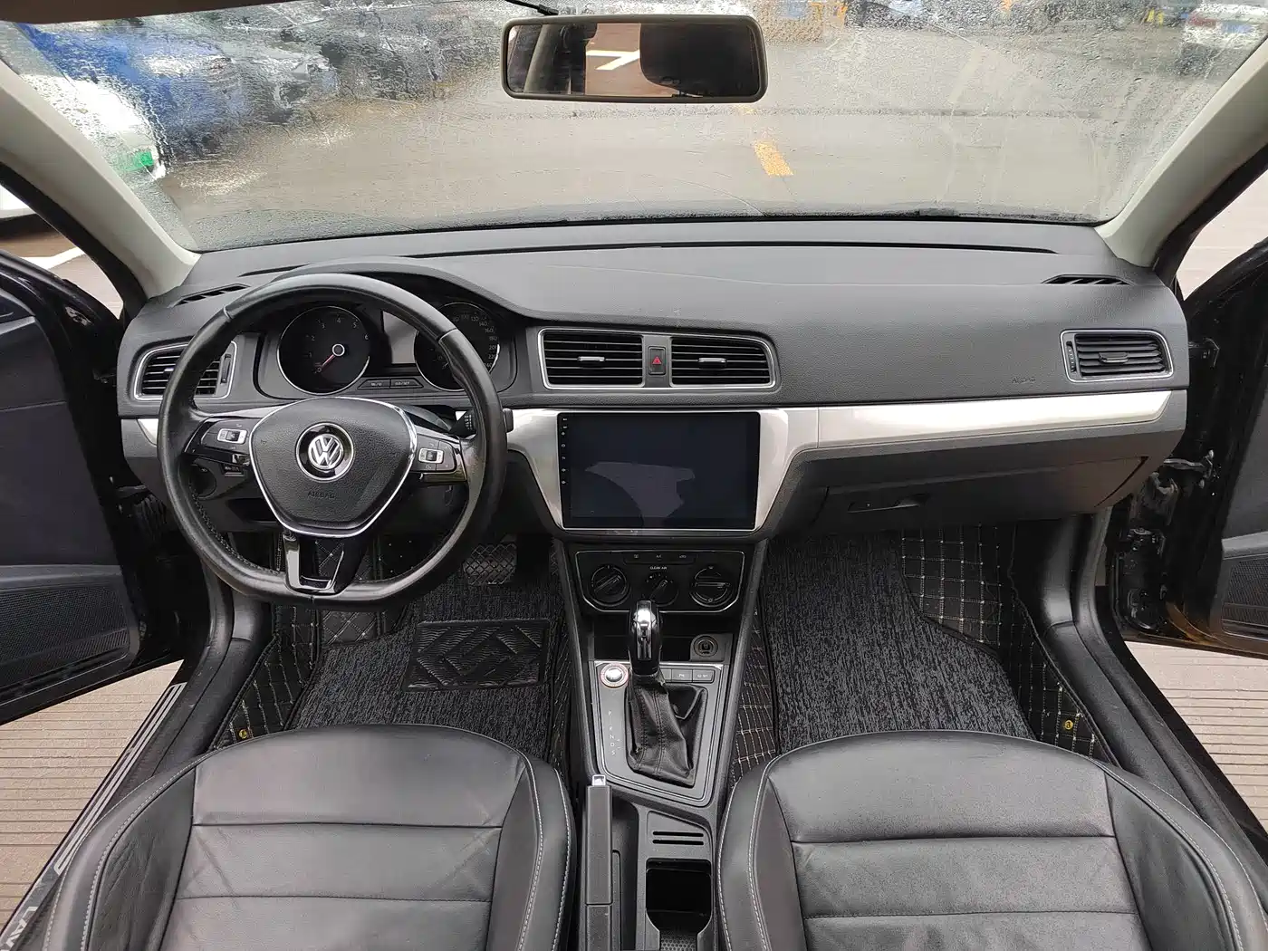 Volkswagen Lavida 2017 1.6L Automatic Comfort Edition фото 2