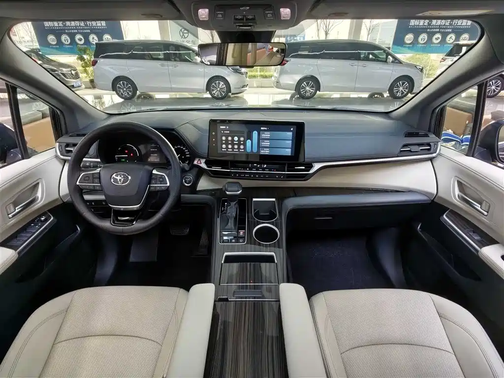 TOYOTA SIENNA