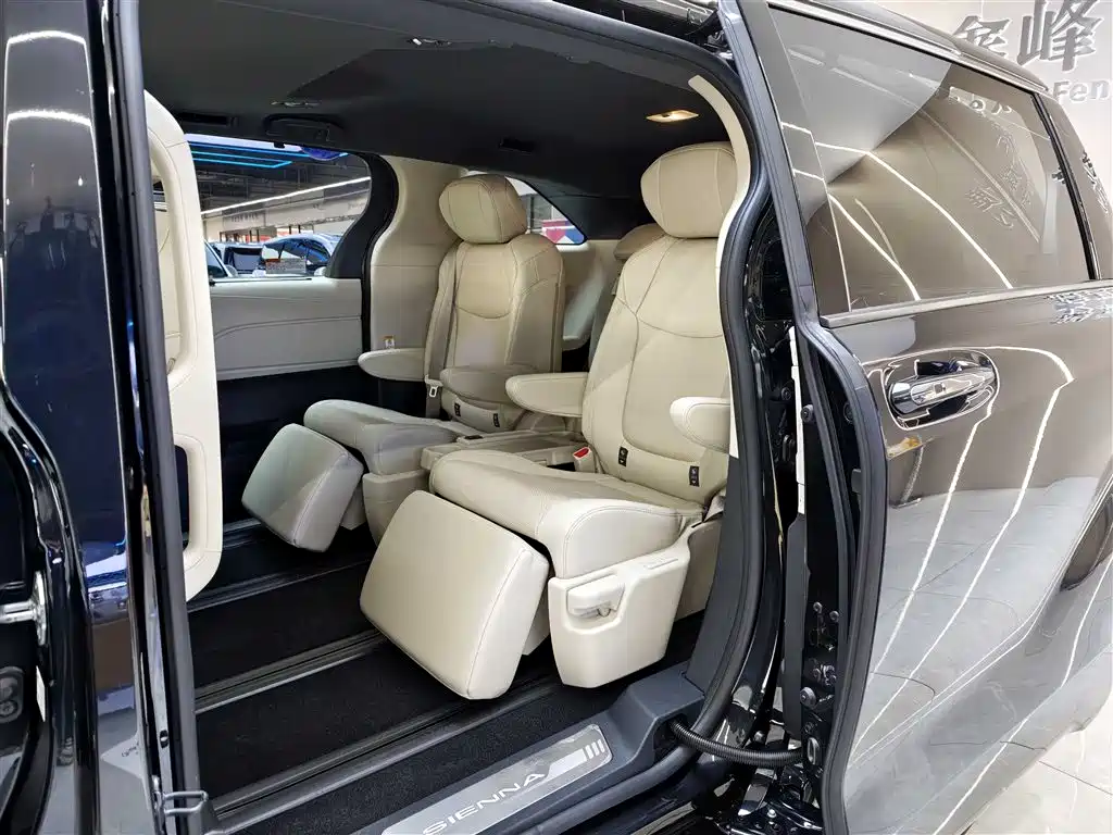 TOYOTA SIENNA