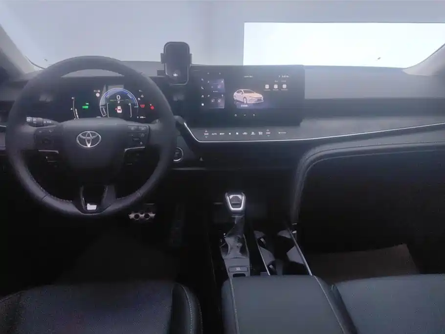 Toyota Camry 2026 Hybrid 2.0HSE Sport Lite Edition фото 12
