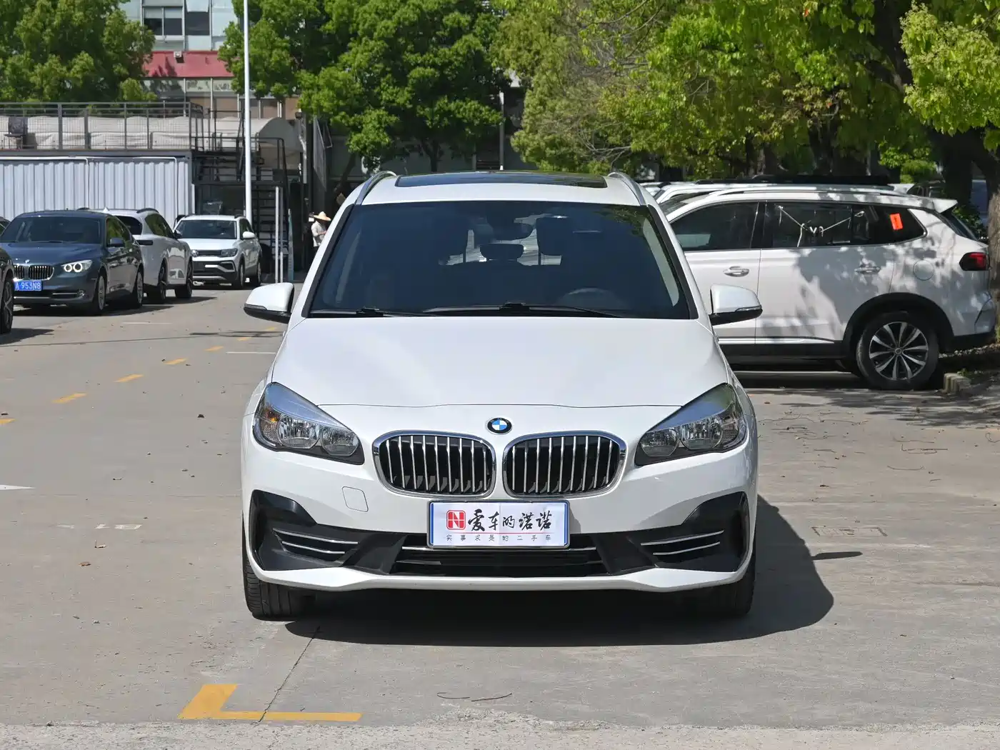 BMW 2 Series Gran Tourer 2019 220i Leading фото 2