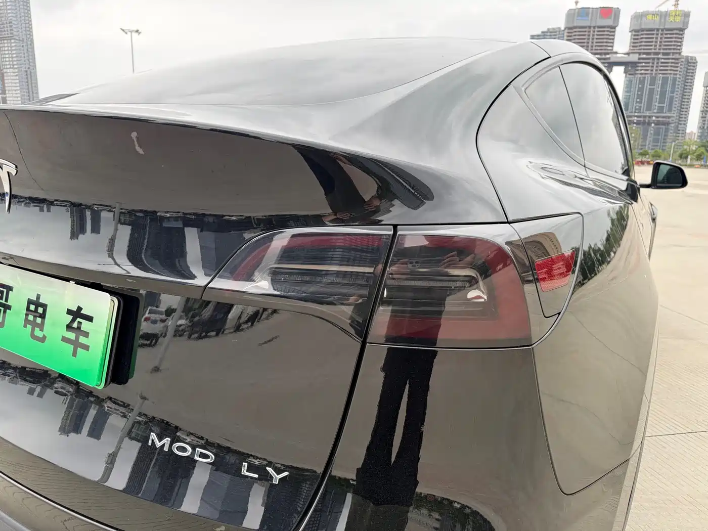 TESLA MODEL Y