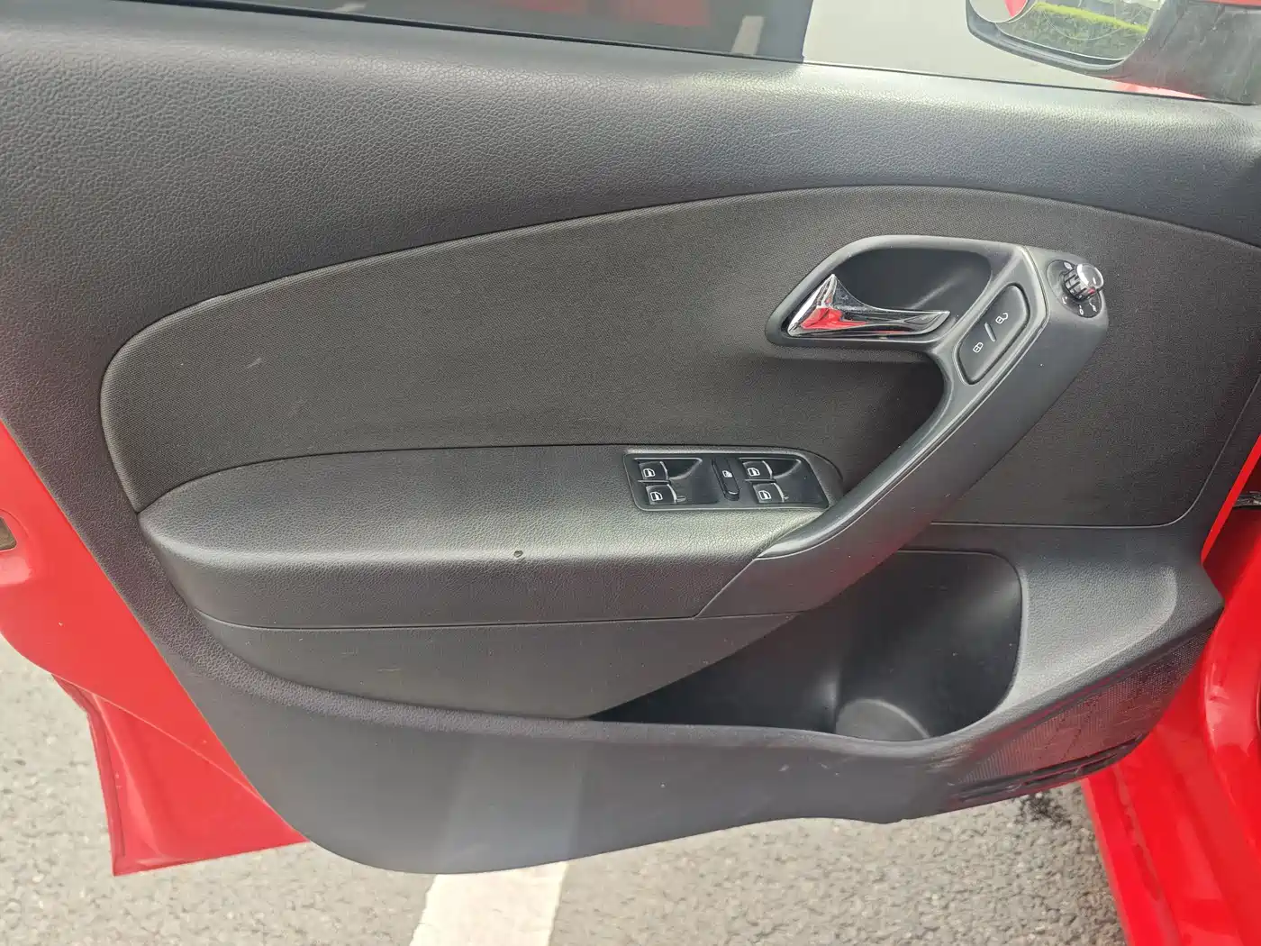 Volkswagen Polo 2011 1.6L Automatic Cool Edition фото 9