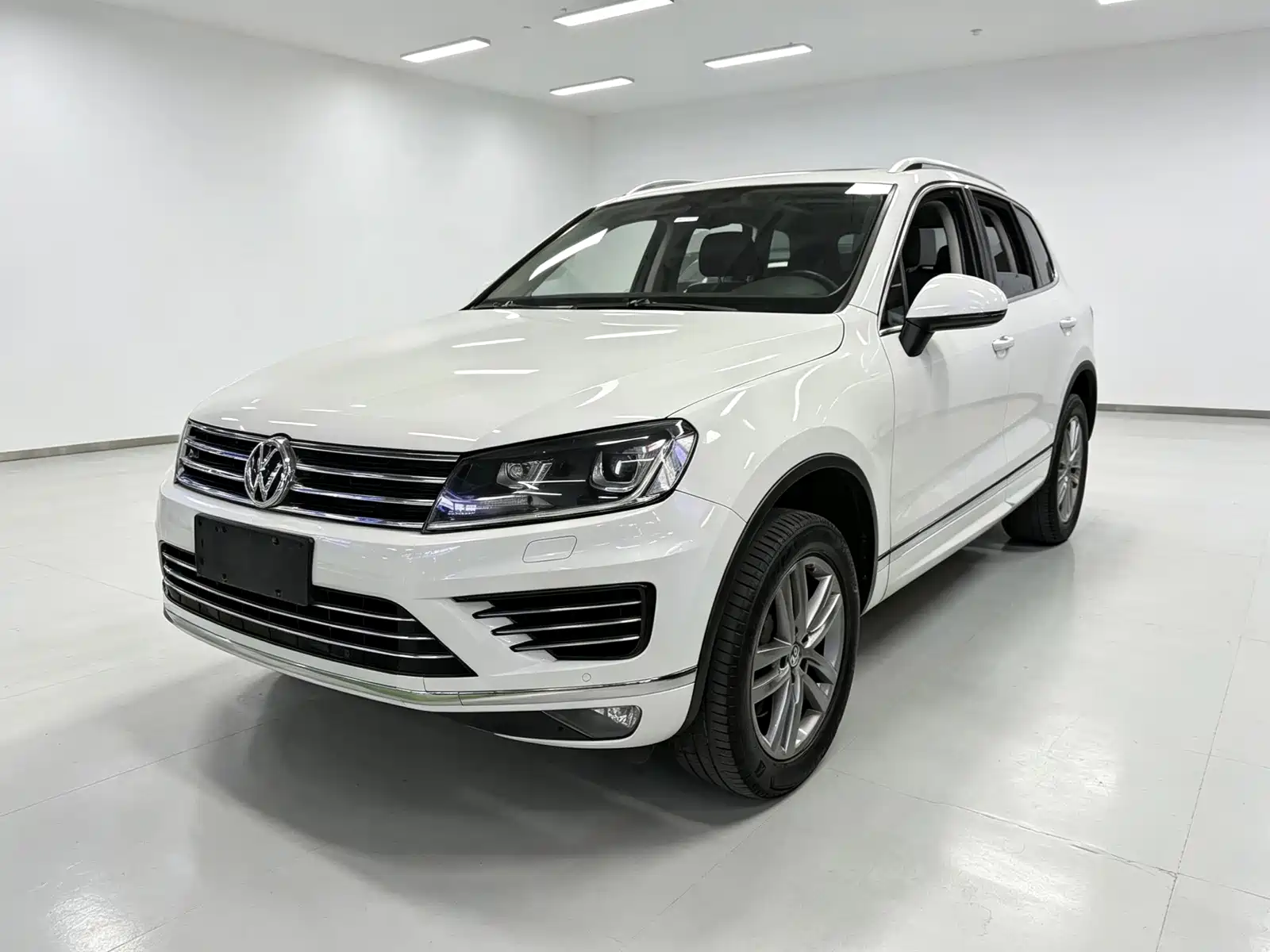 Фото 1 - Volkswagen Touareg