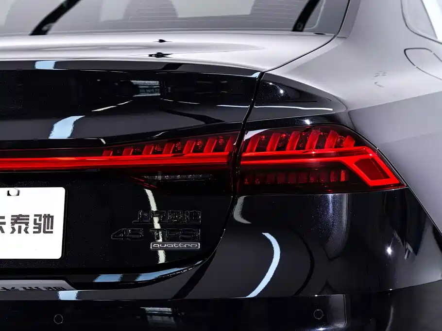 Фото 11 - Audi A7L