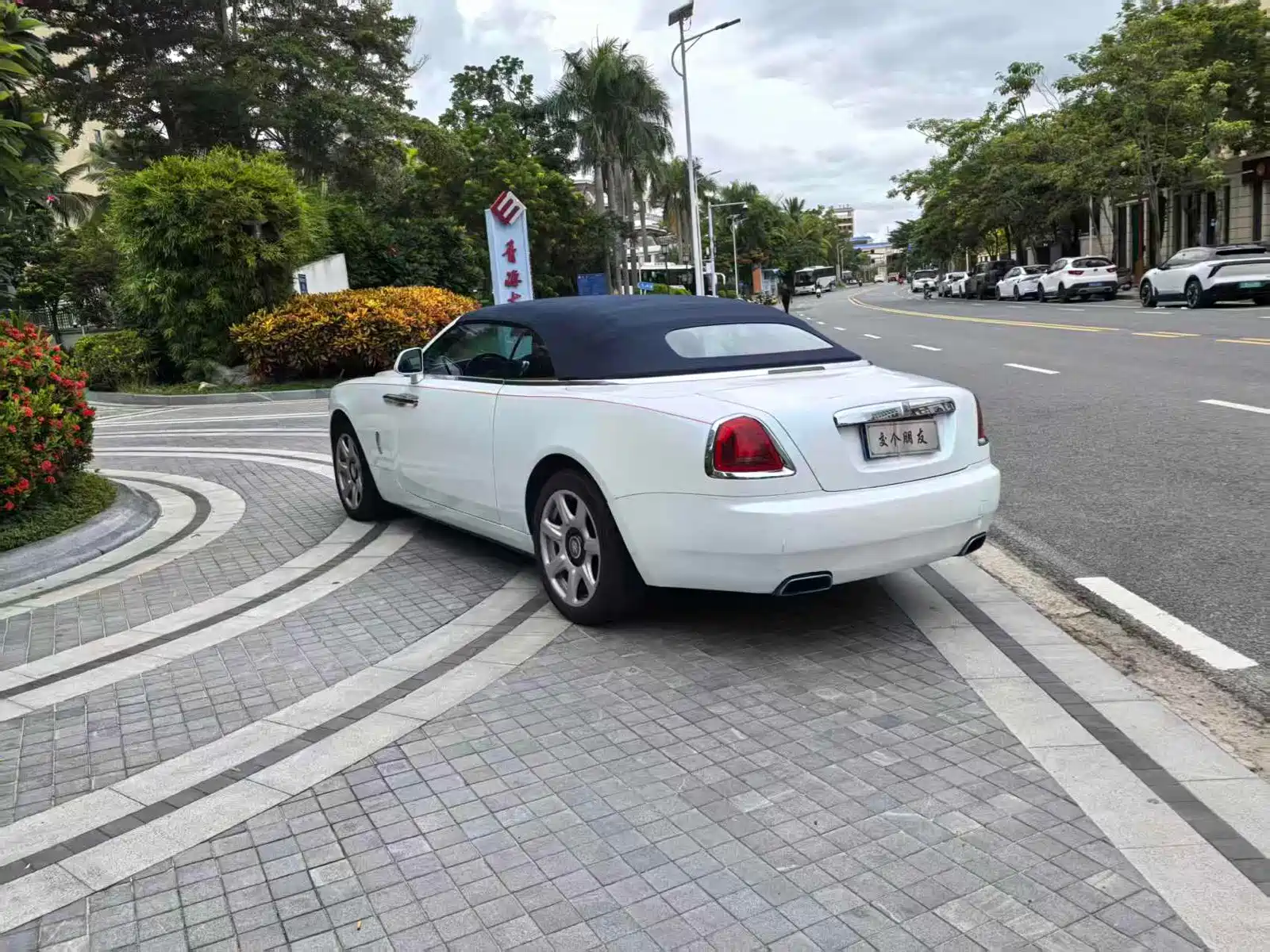 صورة 3 - Rolls-Royce Dawn