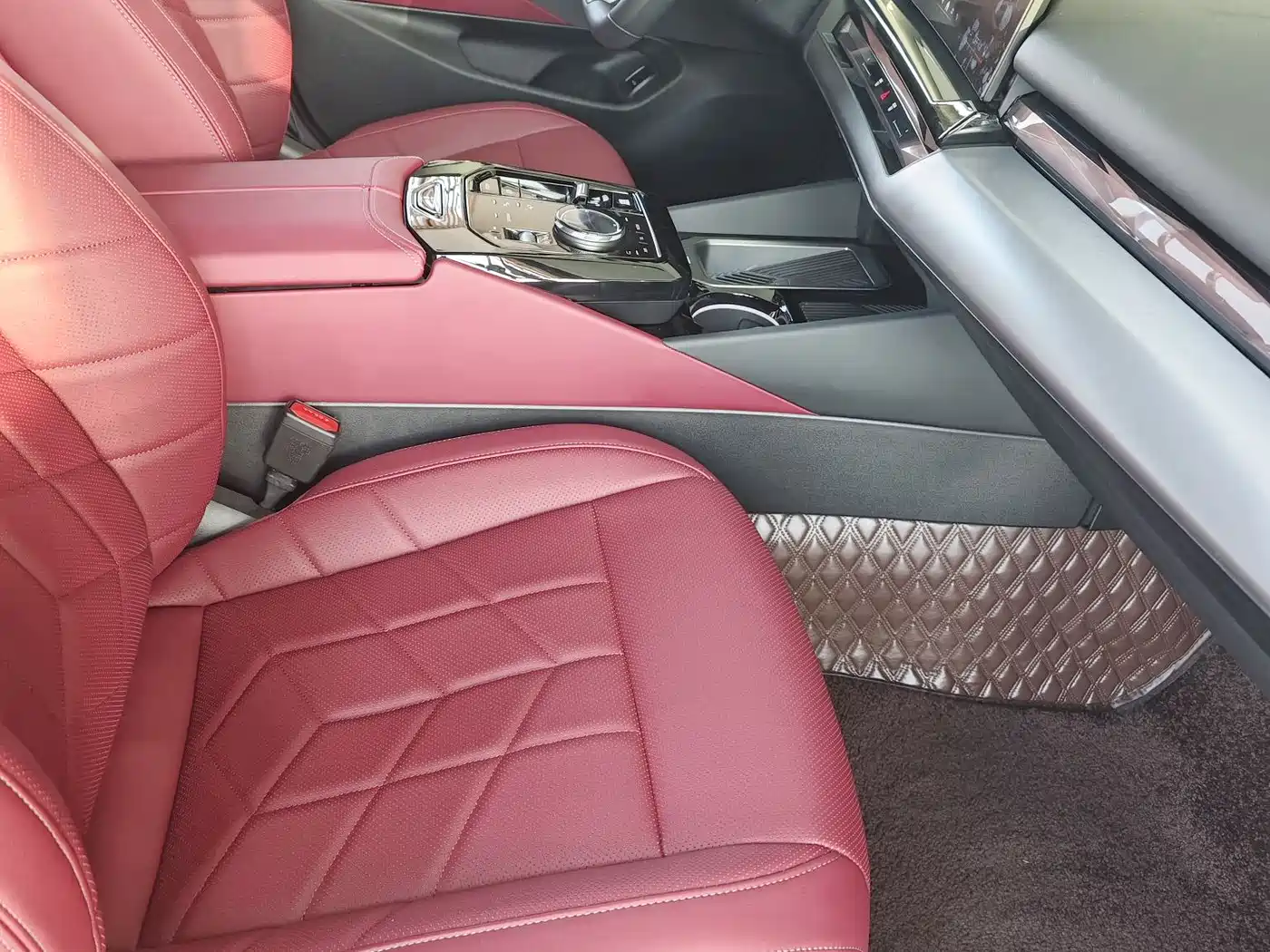 BMW 5 Series 2024 530Li Leading M Sport Package фото 9