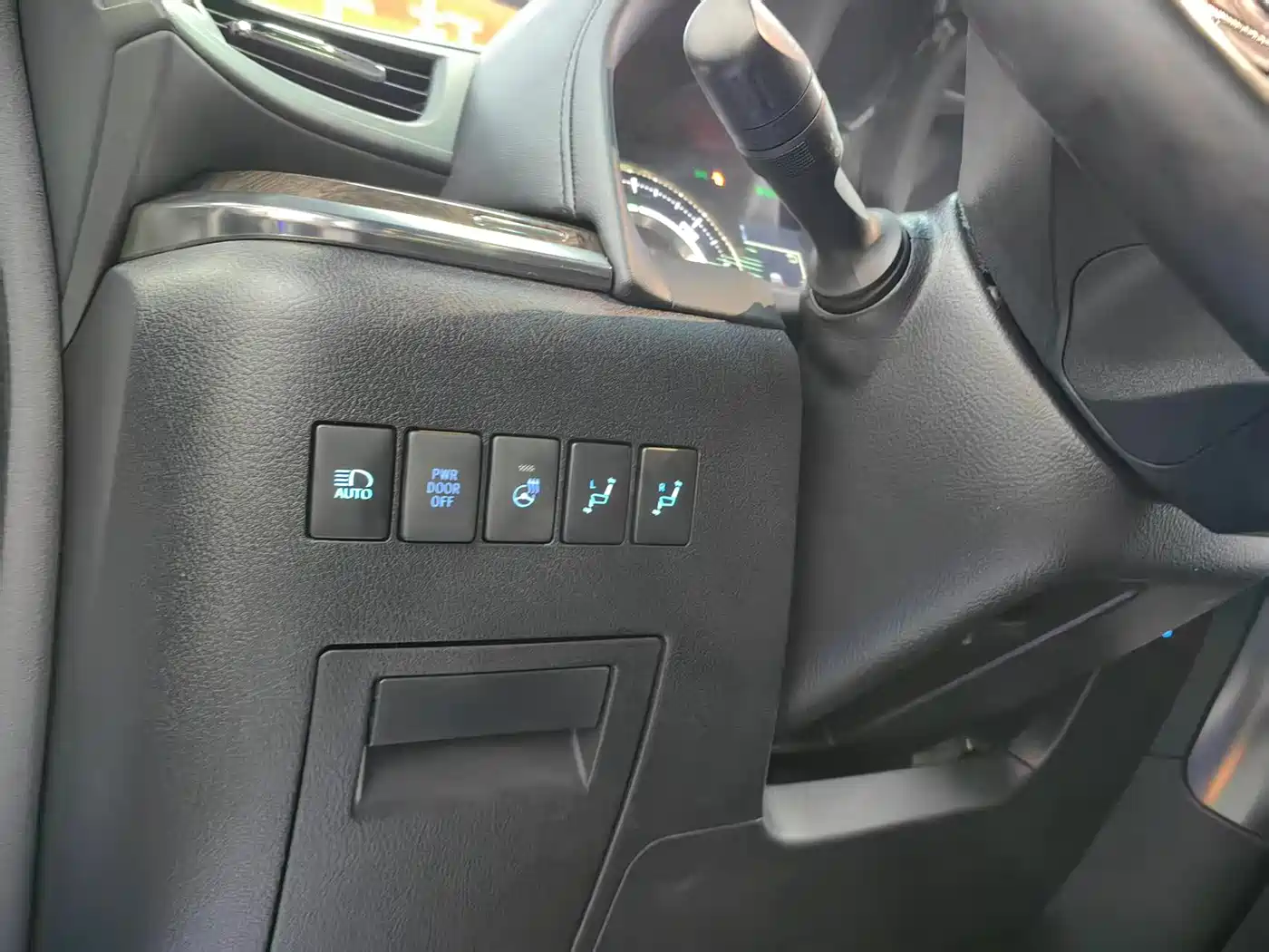 Toyota Vellfire 2019 Hybrid 2.5L HV Premium Edition фото 8