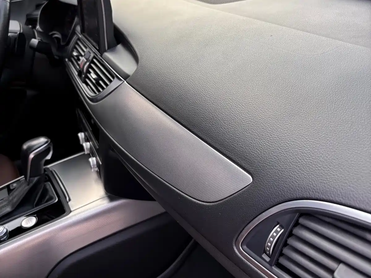 Фото 18 - Audi A6L