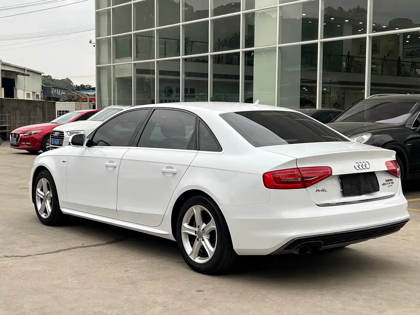 Audi A4L 2015 45 TFSI quattro Individual Sport фото 6