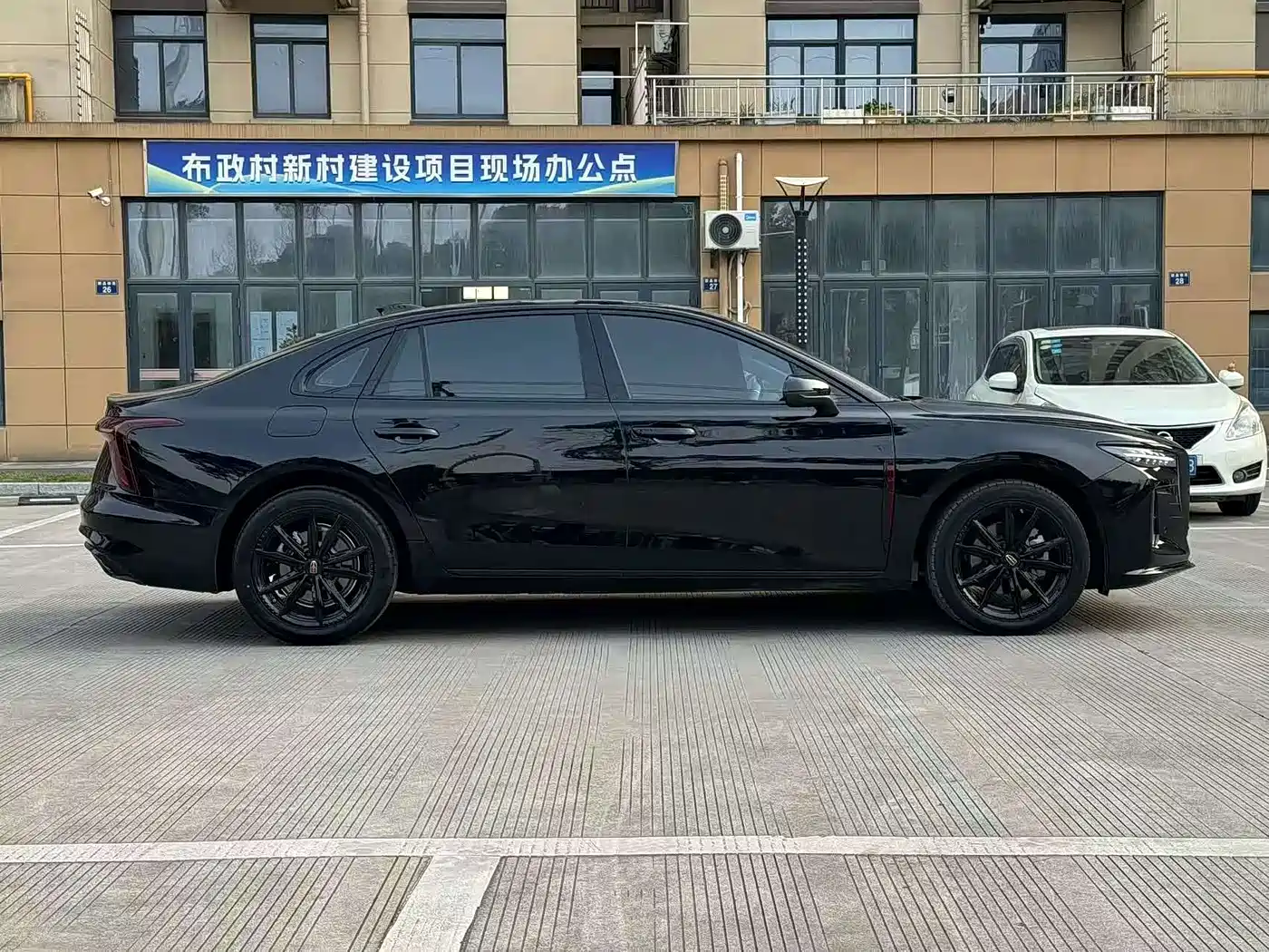 Hongqi H5 2025 2.0T Automatic Mystic Shadow 2 Million Edition фото 3
