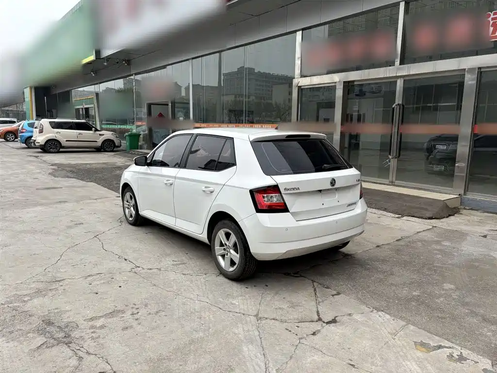 Škoda Fabia 2017 1.4L Manual Car Enjoy Edition фото 7