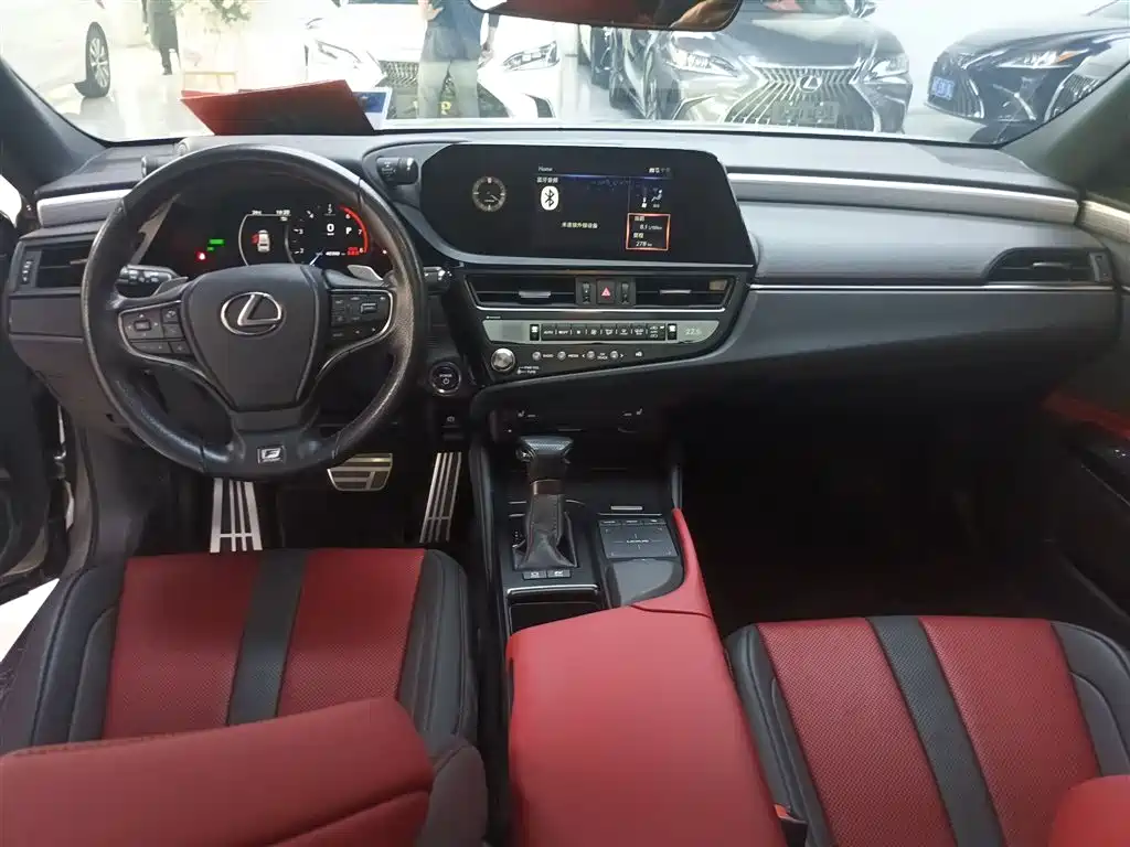 Lexus ES 2021 300h F SPORT фото 10