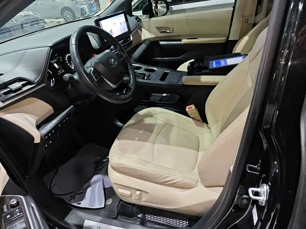 Toyota Granvia 2023 2.5L Hybrid VIP Edition фото 15