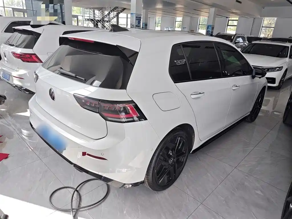 Volkswagen Golf 2026 300TSI R-Line фото 9