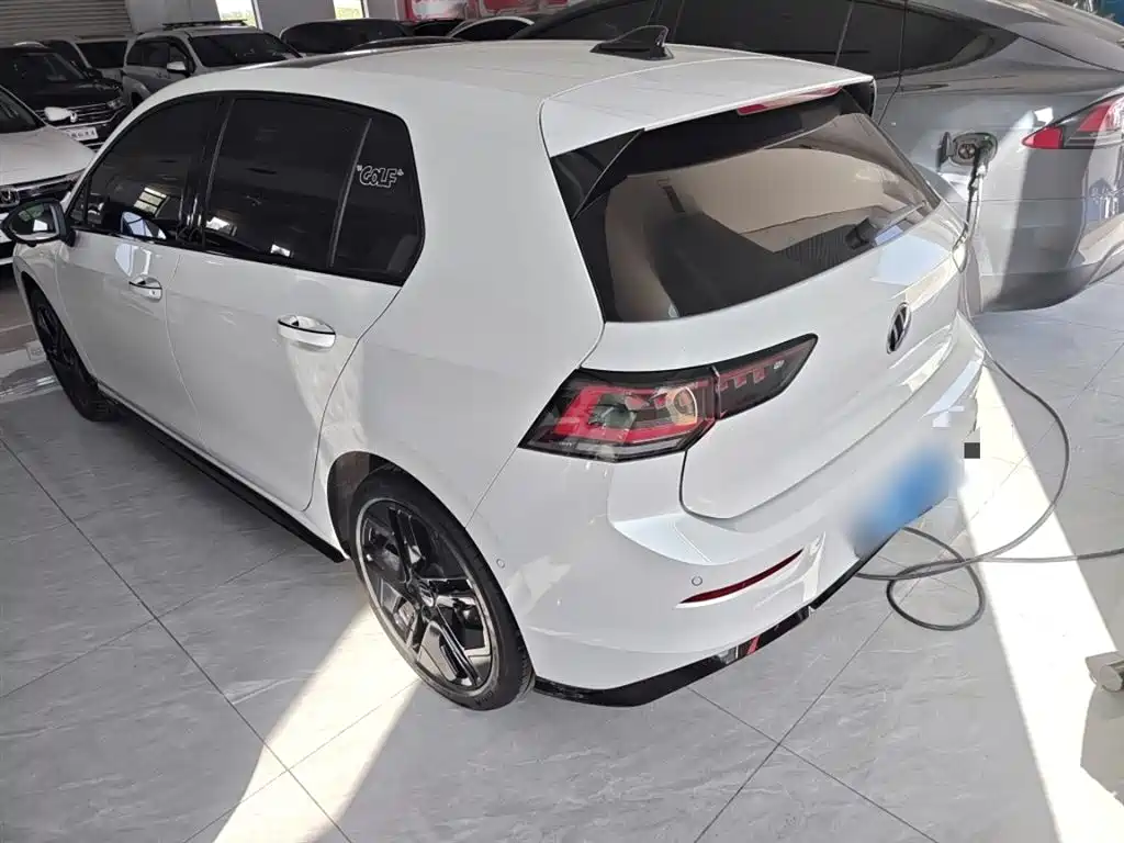 Volkswagen Golf 2026 300TSI R-Line фото 11