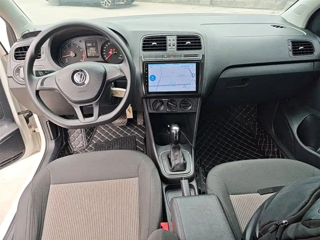 Volkswagen Polo 2016 1.4L Automatic Trend фото 6