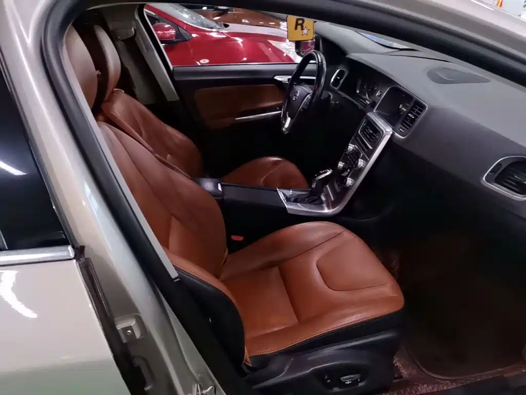 Фото 25 - Volvo S60