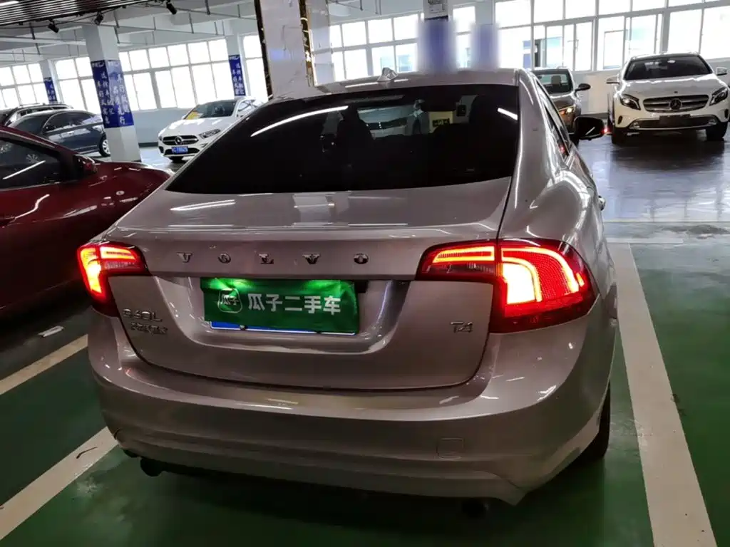 Фото 6 - Volvo S60