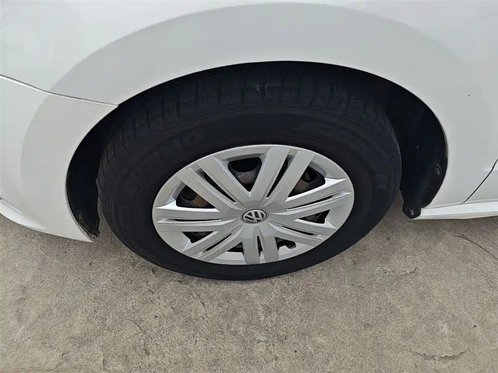 Volkswagen Polo 2016 1.4L Automatic Trend фото 25