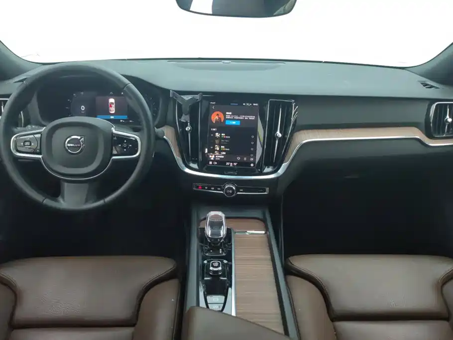 Volvo S60 2024 2025 B4 Smart Elite Luxury Edition