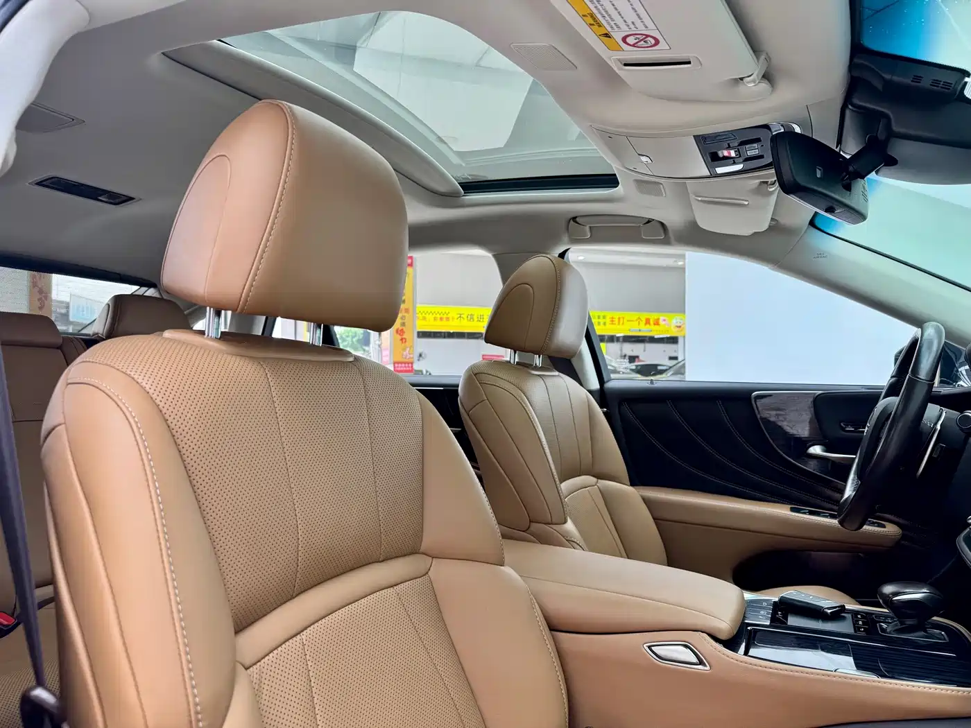 Photo 14 - Lexus LS