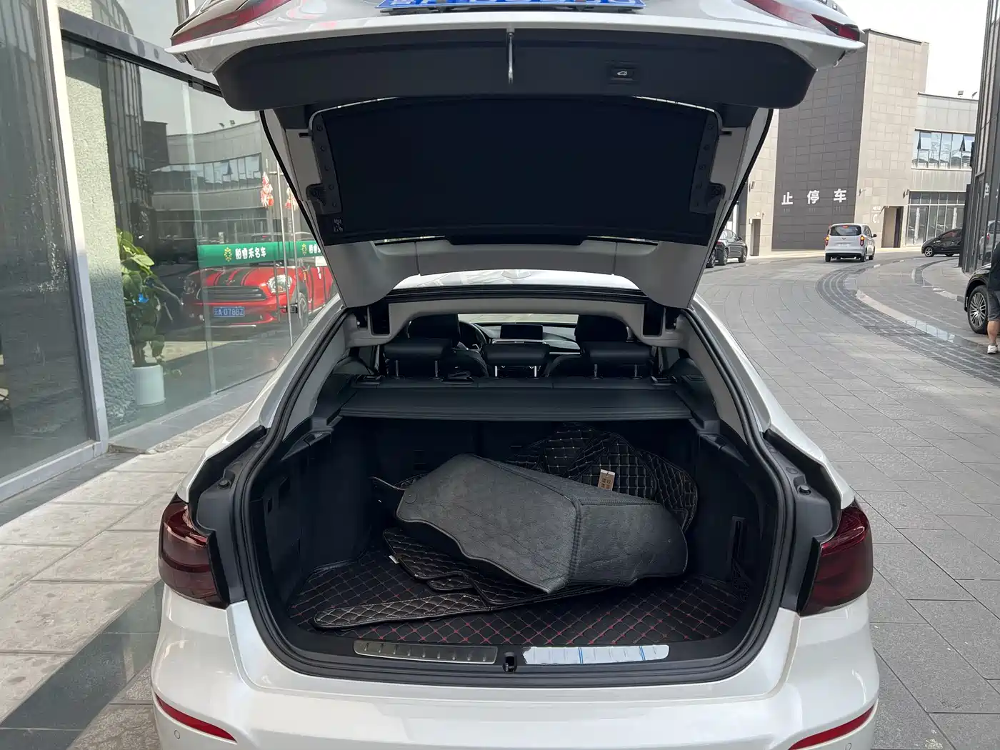 BMW 3 Series GT 2018 320i Luxury Design Package фото 19