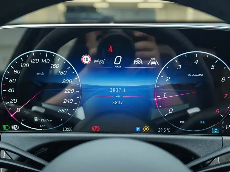 Фото 7 - Mercedes-Benz E-Class