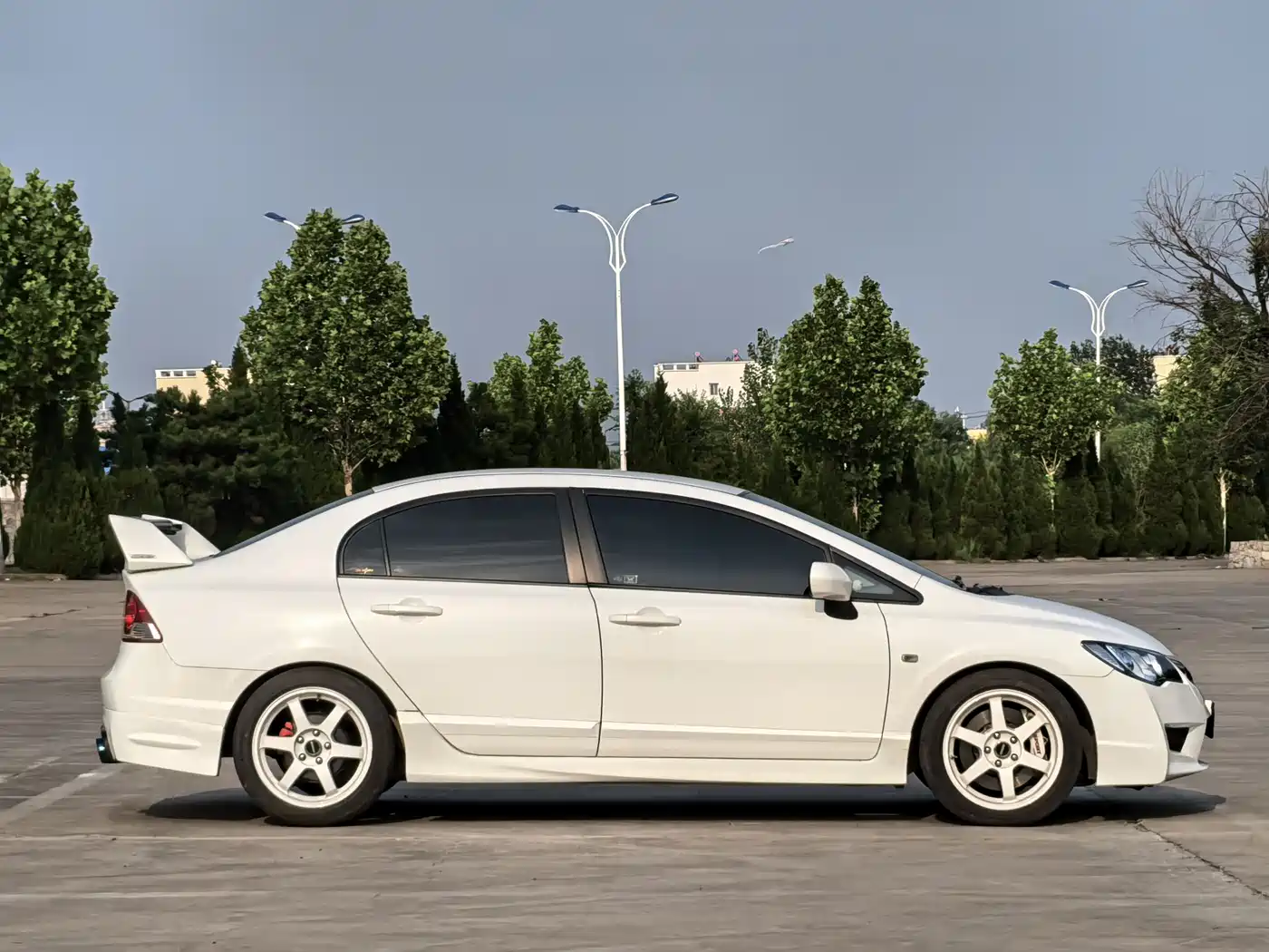 CIIMO CIIMO 2014 2015 1.8L Automatic Comfort Edition