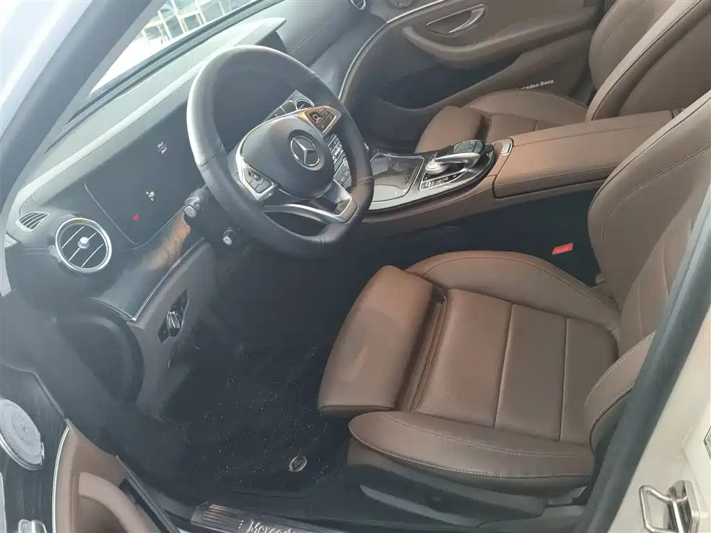 Mercedes-Benz E-Class 2018 E 200 L Sport фото 15