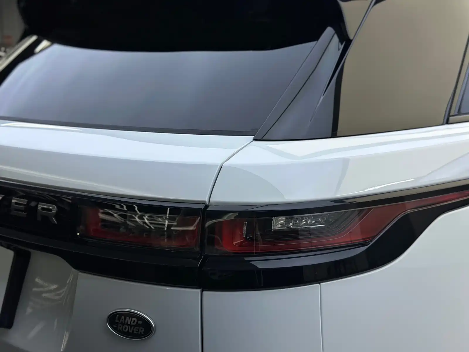 Фото 18 - Land Rover Range Rover Velar