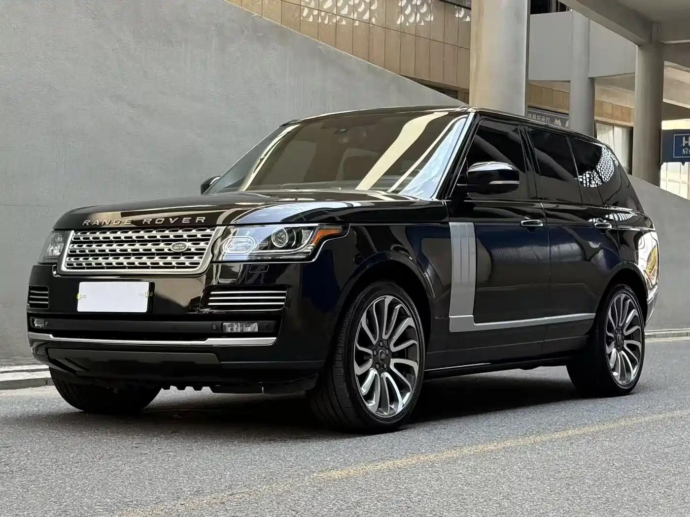 Фото 1 - Land Rover Range Rover