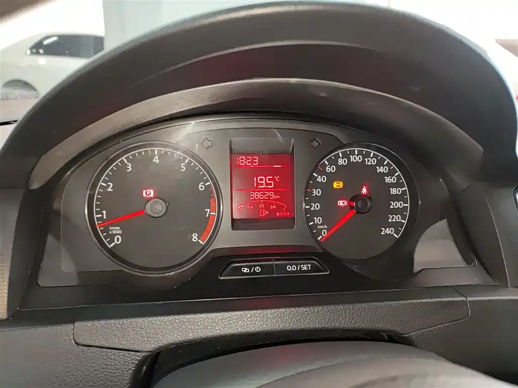 Volkswagen Santana 2015 1.4L Manual Trend Edition фото 12