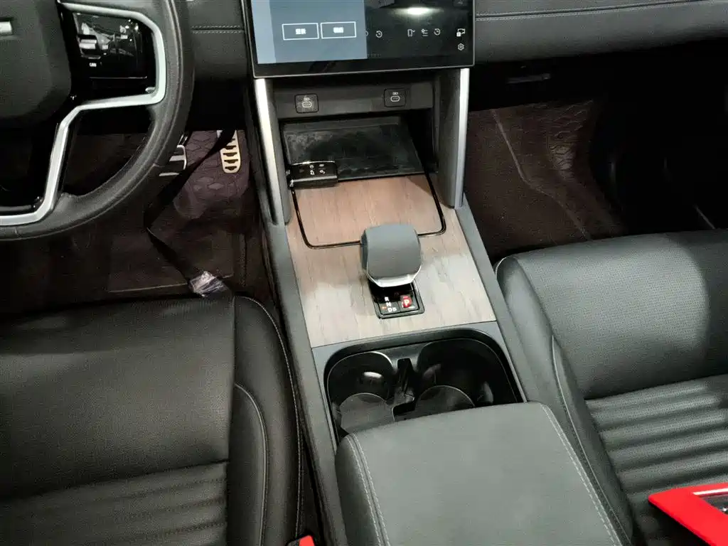 Land Rover Discovery Sport 2024 Performance Technology Edition фото 10