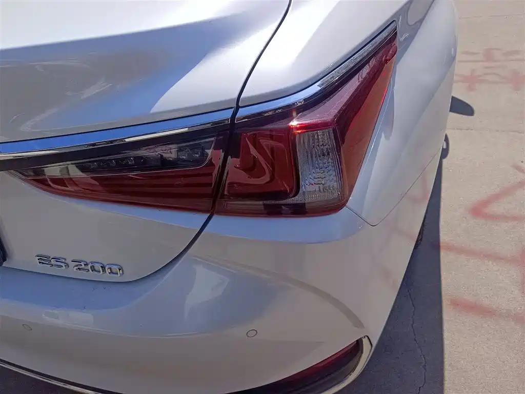 LEXUS ES