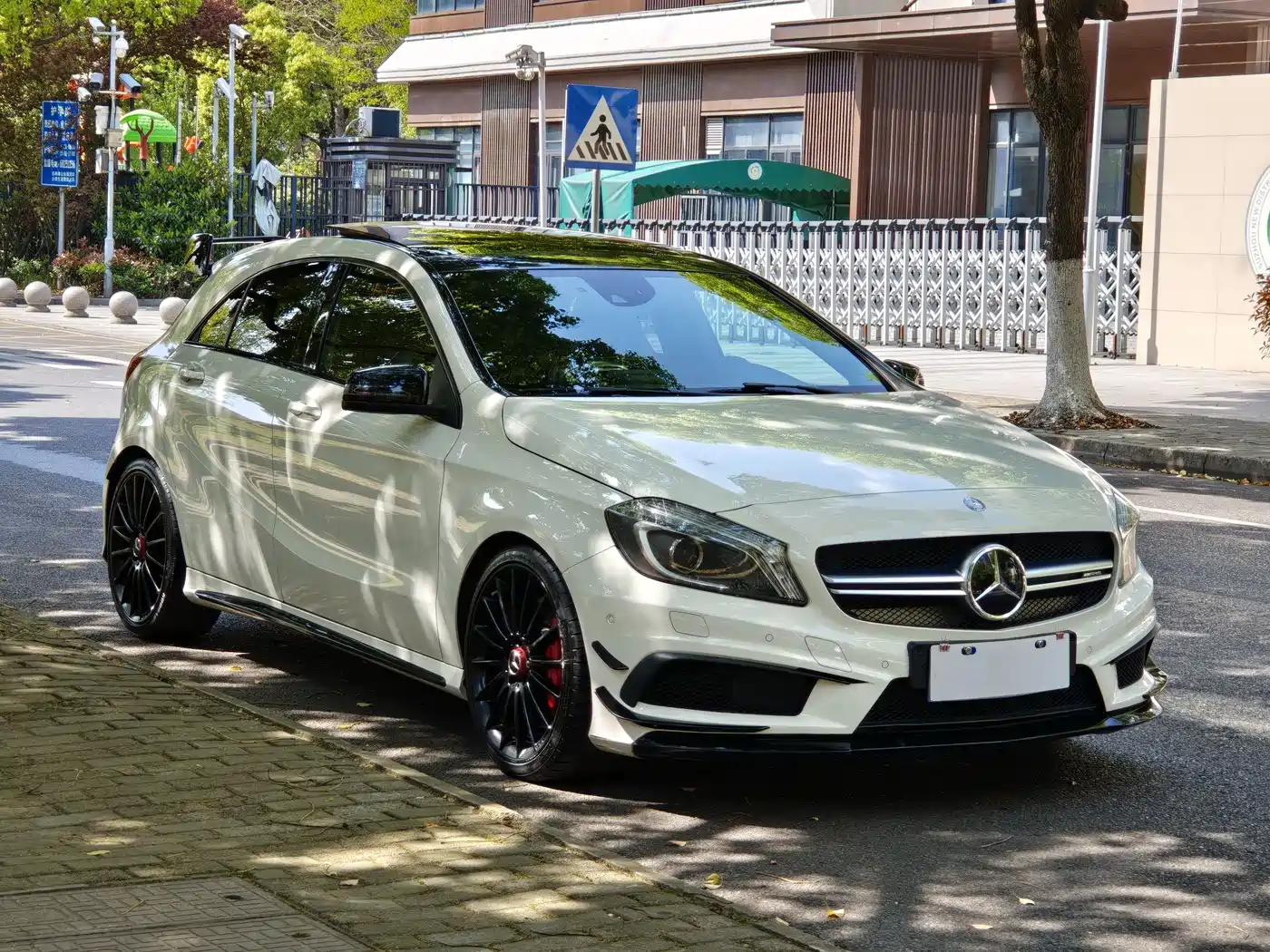 Mercedes-Benz A-Class AMG (Import) 2014 AMG A 45 4MATIC фото 3