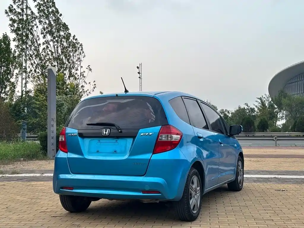 Фото 4 - Honda Fit