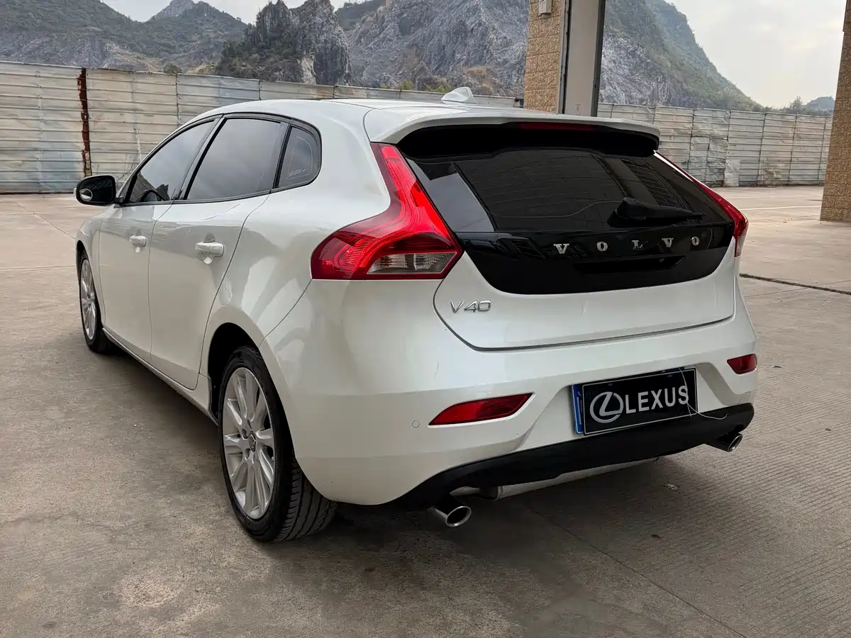 Фото 5 - Volvo V40