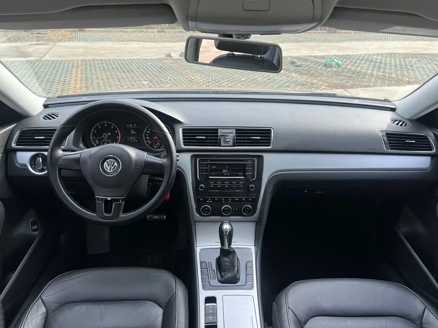 Volkswagen Passat 2014 1.8TSI DSG Luxury Edition фото 5